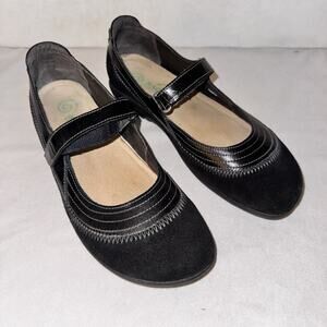 Naot KIREI Mary Jane Black Suede Mary Jane Flats Shoes Womens 38 (US 7M)